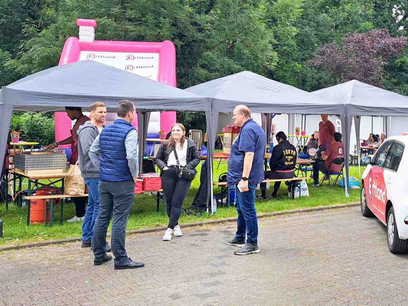 Besucher auf Mieterfest in Kerpen