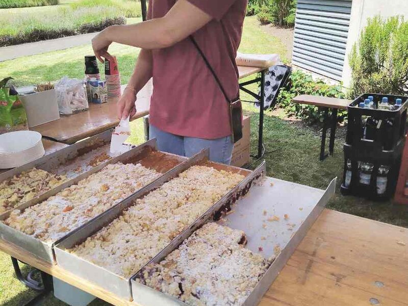 Kuchentheke auf dem Mieterfest